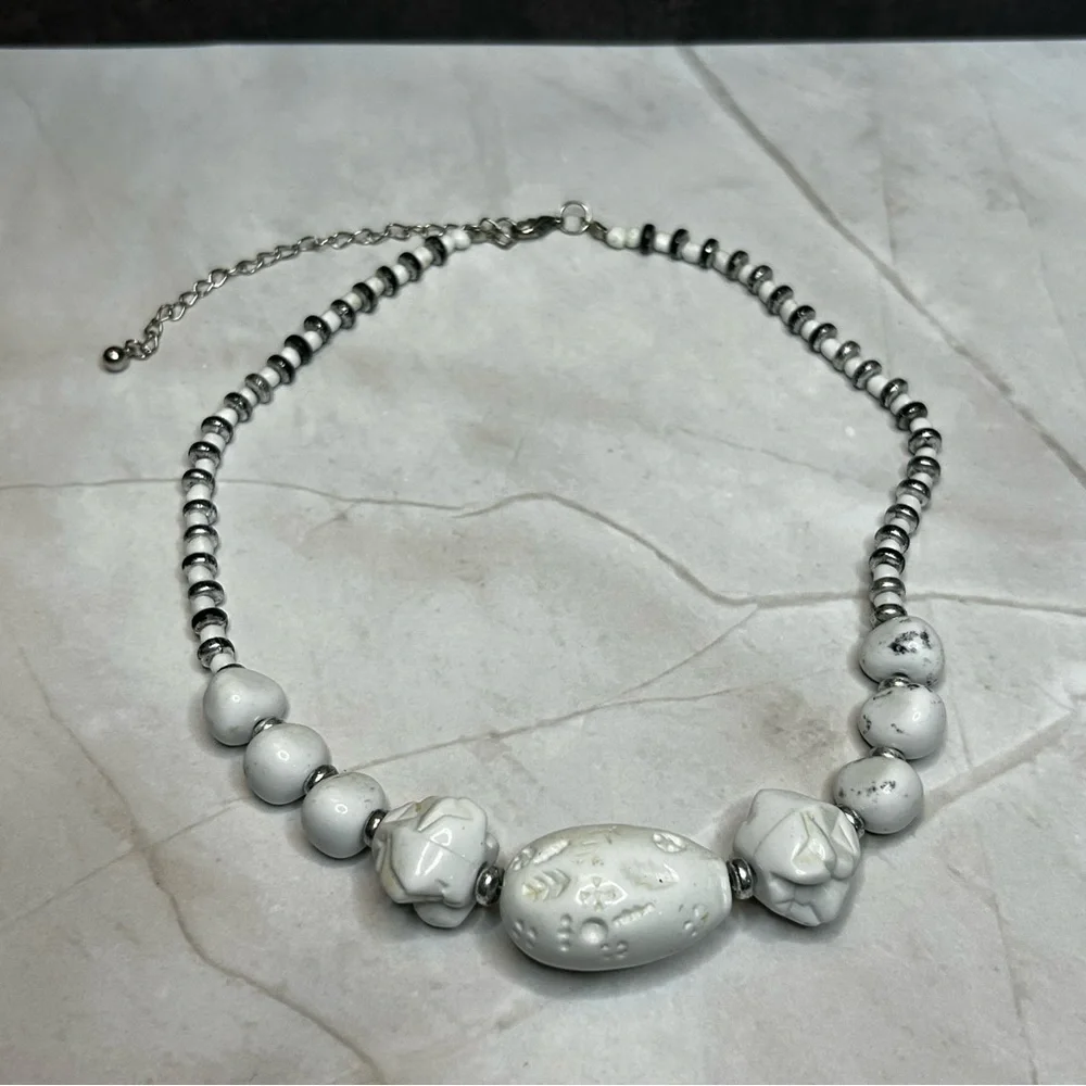 Exquisite White and Silver Tone Beaded Necklace